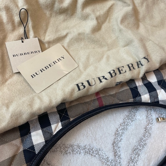 Burberry Beige/Black House Check Canvas and Leather Hoxton Hobo - Picture 9 of 14